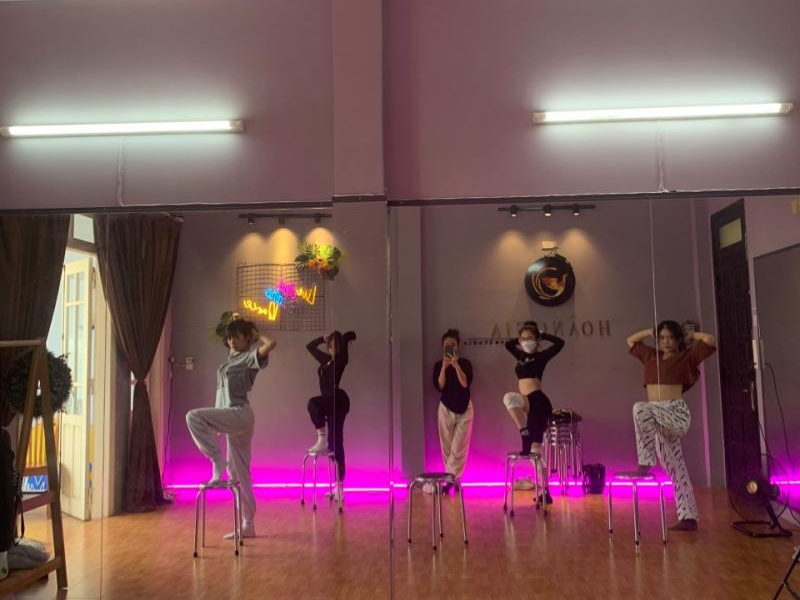 Hoàng Gia Dance Studio nổi bật với các lớp học nhảy hiện đại