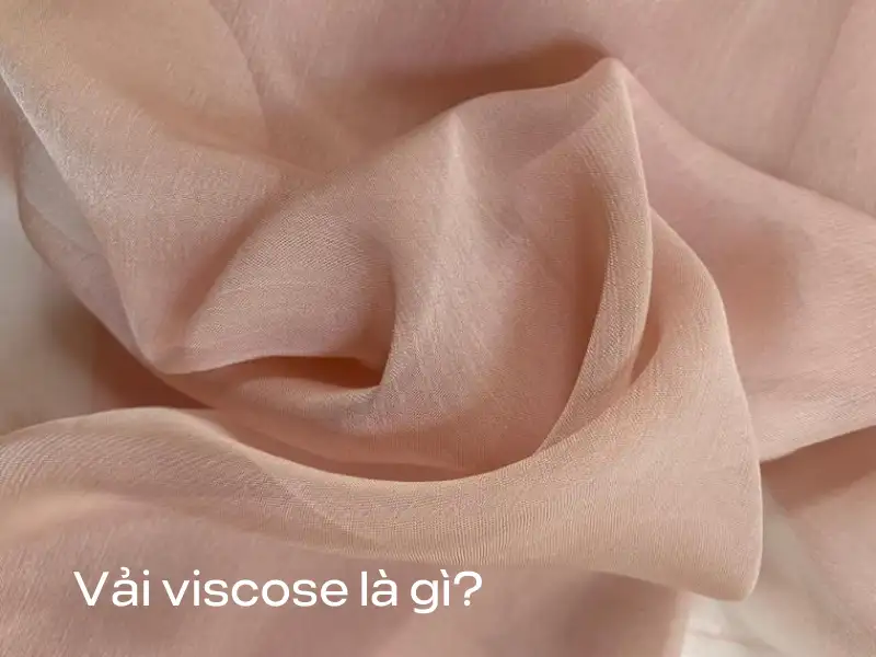 Viscose có độ bóng nhẹ và thoáng khí, làm cho nó trở thành một lựa chọn phổ biến trong ngành may mặc