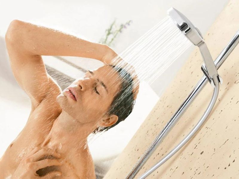 Tắm rửa sau khi tập xong và vệ sinh nhẹ nhàng vùng da nhạy cảm bằng nước ấm