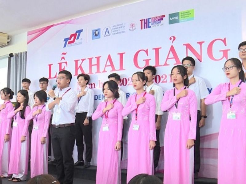 Đồng phục Trường Đại học Tôn Đức Thắng