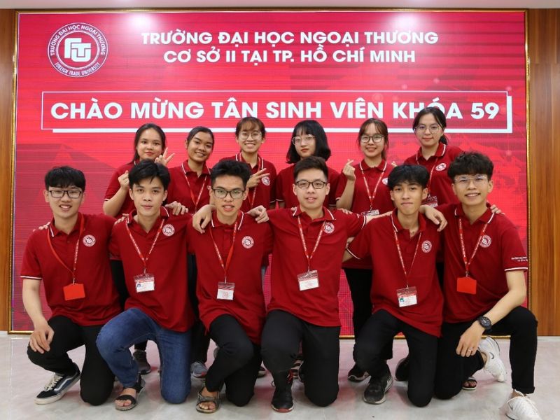 Đồng phục Trường Đại học Ngoại thương Hà Nội