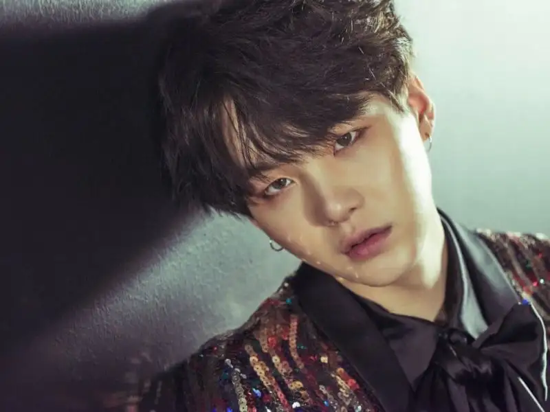 BST Suga là ví dụ điển hình của người thuộc nhóm màu mùa Đông