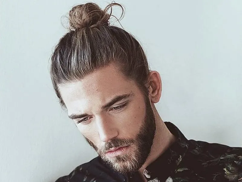 Tóc dài cột Man Bun đang dần trở thành xu hướng thịnh hành trong giới trẻ hiện nay