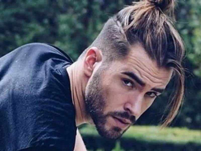 Kiểu tóc buộc Man Bun giúp bạn nam thêm điển trai, lãng tử, đậm chất Hàn Quốc