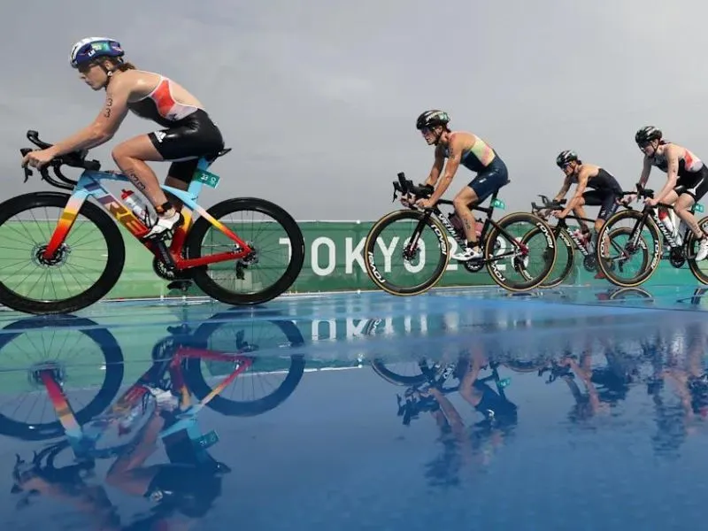 Chỉ các vận động viên đạt chuẩn đại diện quốc gia mới được tham gia Olympic Triathlon