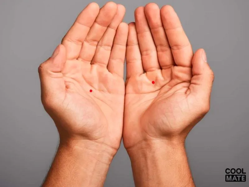 Nốt ruồi đỏ mọc trong lòng bàn tay