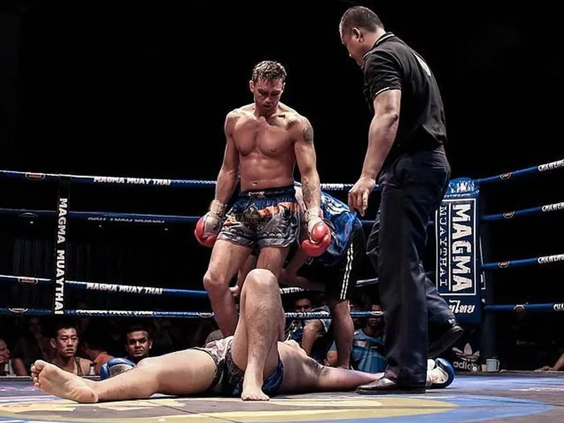 Võ sĩ thắng knock-out nếu hạ gục đối thủ