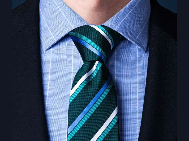 Half Windsor là phiên bản được giản lược hơn so với Full Windsor