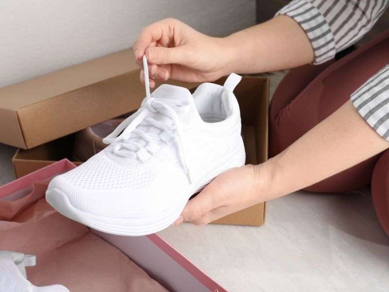 Vì sao nên chọn size giày nam chuẩn?