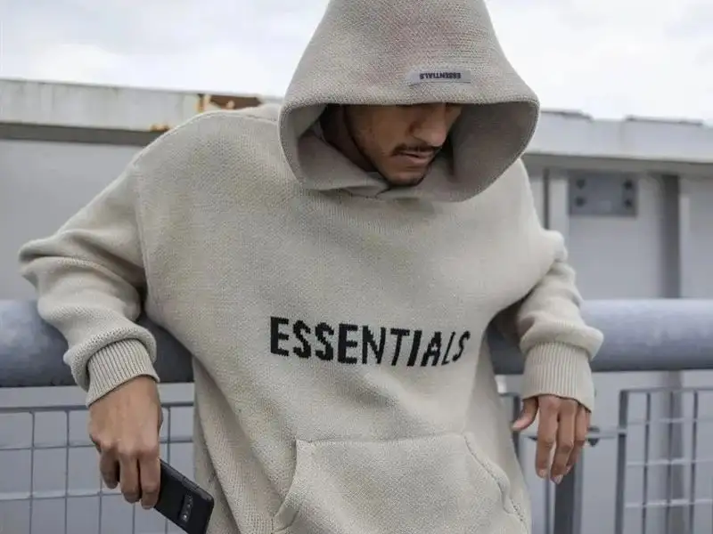 Áo hoodie Essentials nhận được rất nhiều feedback tích cực của khách hàng