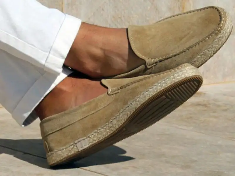 Giày Espadrille phù hợp cho các chuyến đi biển hoặc dạo phố mùa hè