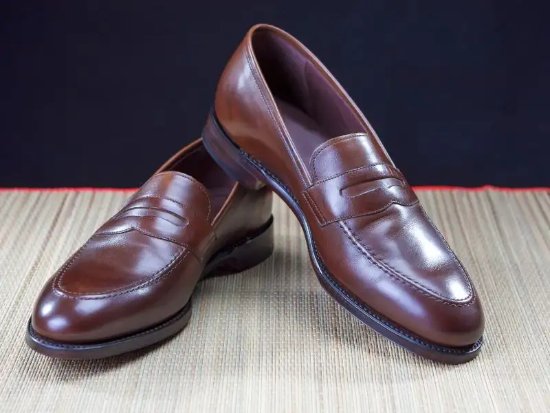 Penny Loafer là mẫu giày lười mang phong cách lịch lãm, cổ điển và có nguồn gốc từ Anh Quốc