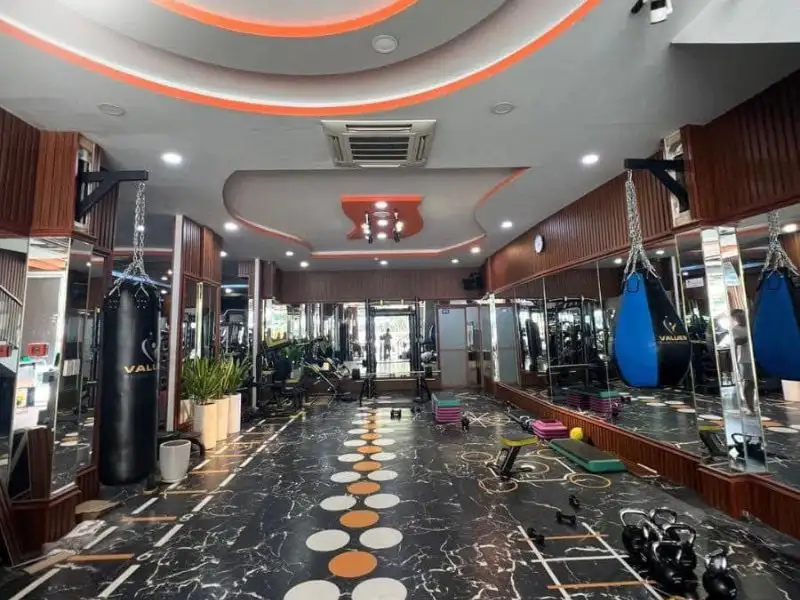 Hồng Lạc Fitness có phòng tập hiện đại