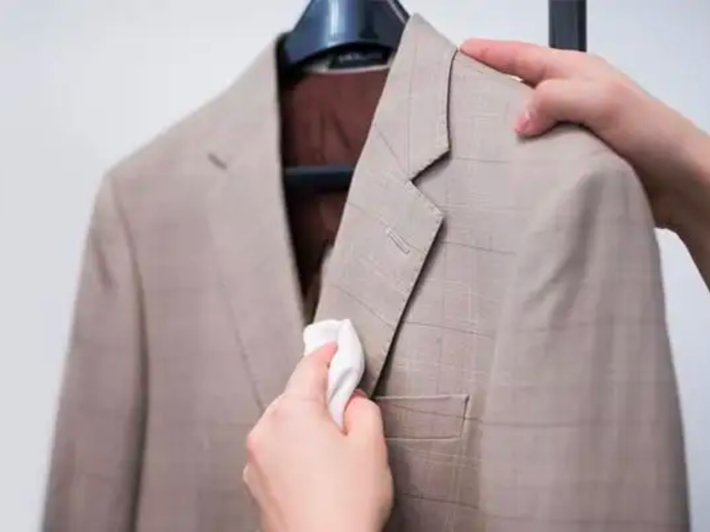 Nên giặt áo blazer bằng tay