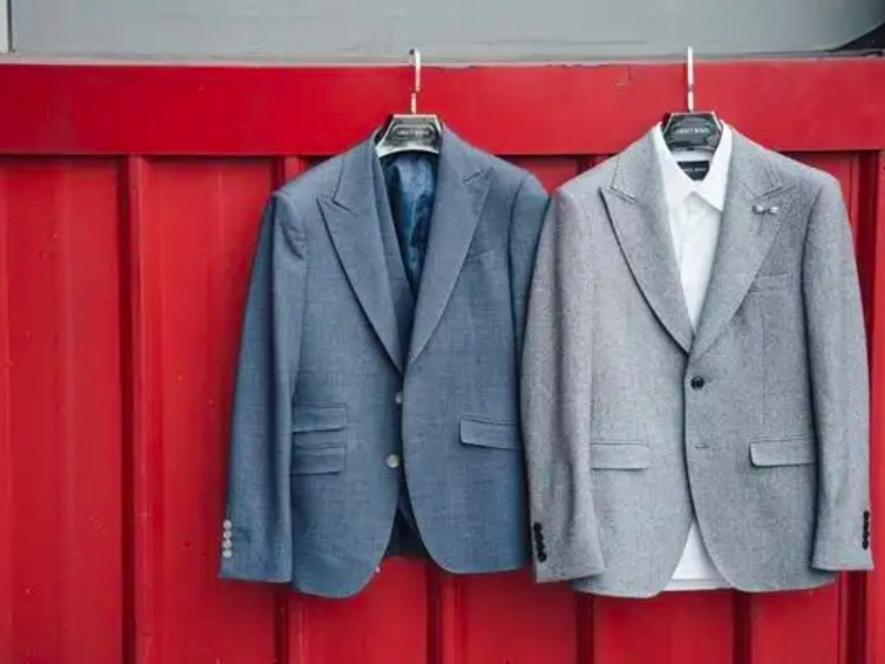 Không nên phơi áo khoác blazer ở những nơi có ánh nắng gay gắt