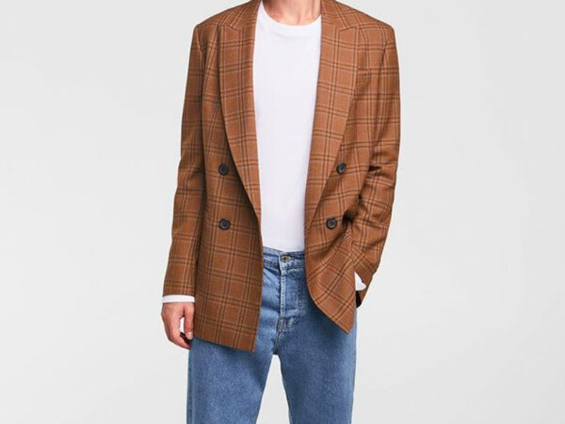 Phối blazer và quần jean - THROWBACK THREADS