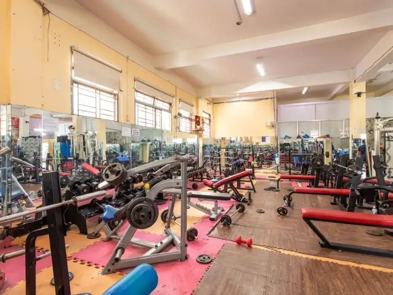 Phòng gym Phong Phú có mức giá thành khá rẻ, thích hợp với tất cả mọi người