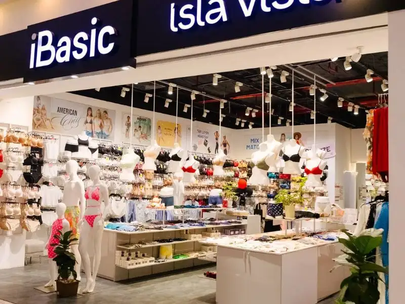 Không gian shop đồ bơi iBasic