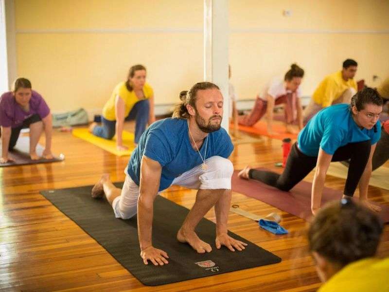 Bất cứ ai cũng có thể tập Sivananda Yoga