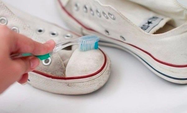 Cách làm sạch giày đơn giản