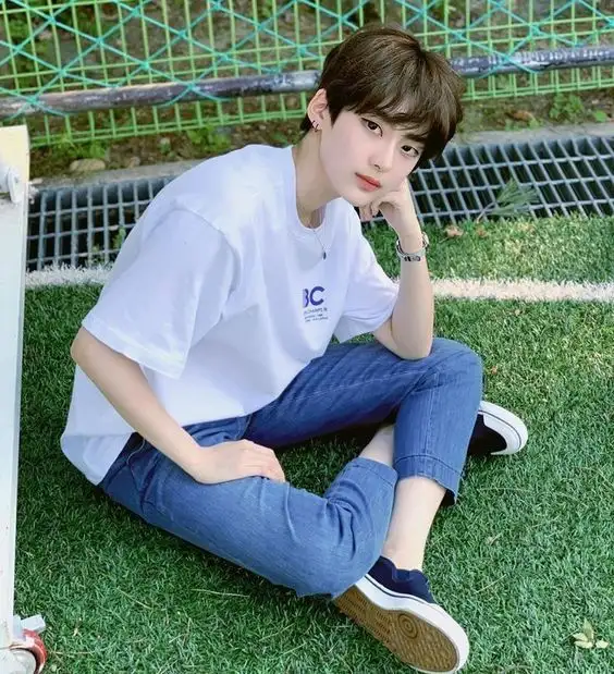 Những outfit đơn giản chưa bao giờ trở nên nhàm chán nếu bạn biết kết hợp theo cách của riêng mình