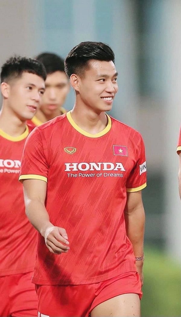 Vũ Văn Thanh là được vinh danh là cầu thủ trẻ xuất sắc nhất năm 2016