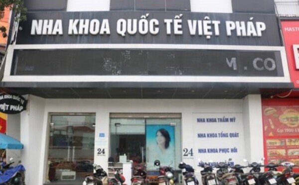 Nha khoa Việt Pháp cũng là địa chỉ lâu năm đáng tin cậy nơi rất nhiều khách hàng tìm đến dịch vụ đính kim cương vào răng