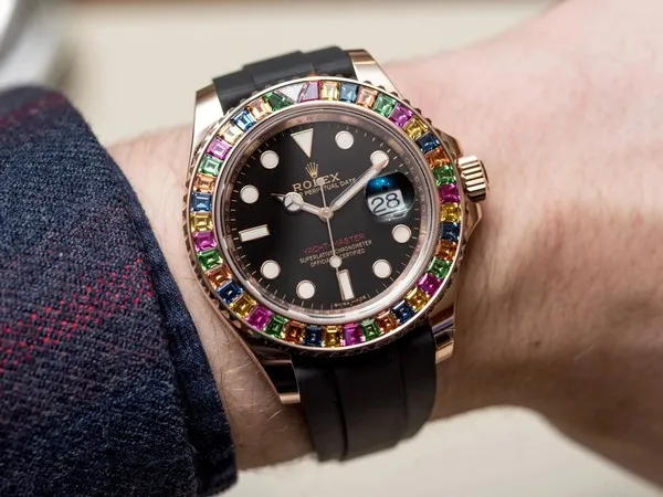 Đồng hồ Rolex Yacht Master kết hợp đá Rainbow