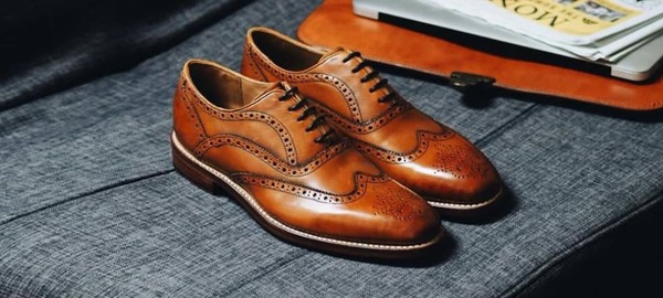 Giày tây nam Wingtip là một phần của thiết kế giày brogue nam