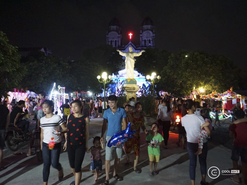 Đi dạo nhà thờ, giáo xứ là địa điểm đi chơi trung thu ở Sài Gòn thư giãn độc đáo