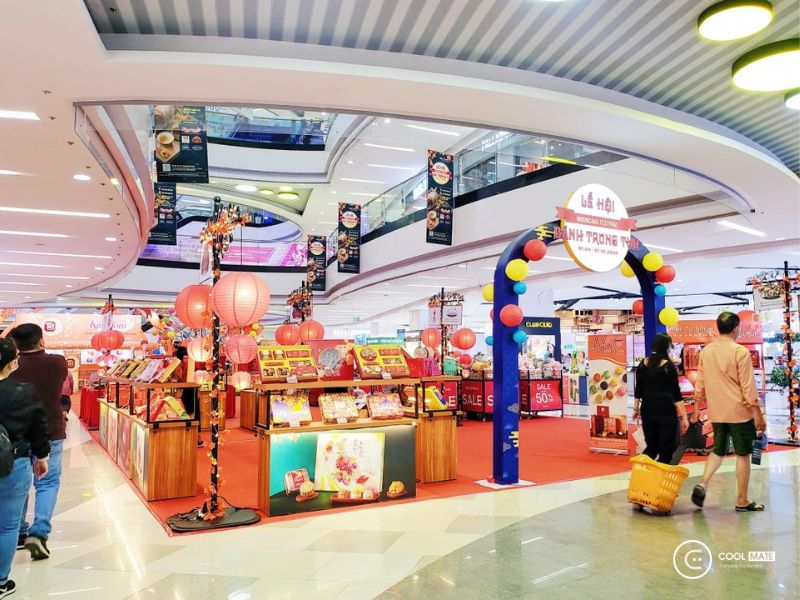 Vạn Hạnh Mall là địa điểm hội tụ tất tần tật các hoạt động giải trí đêm tiệc trăng rằm