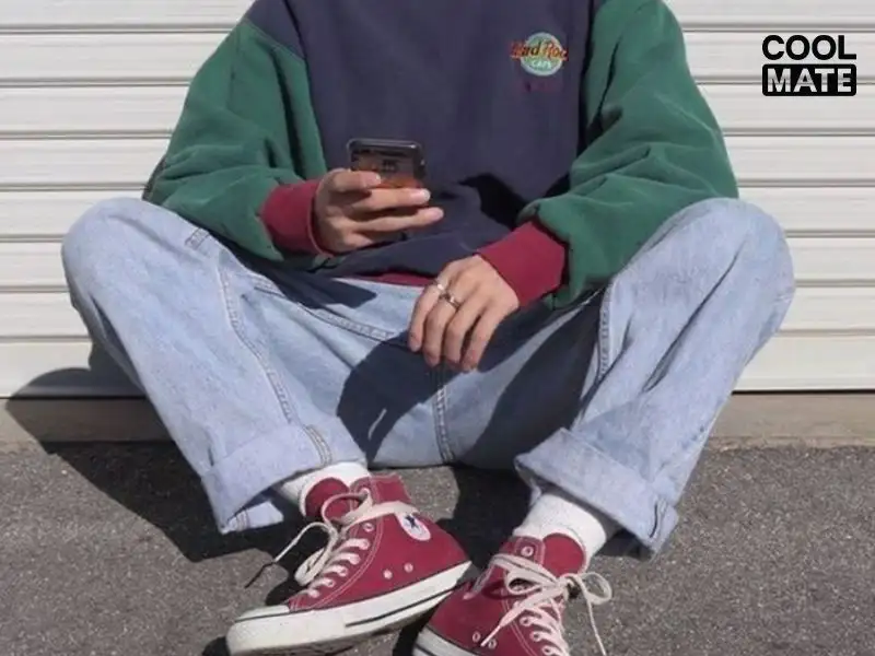 Sweatshirt năng động, thoải mái cùng giày vans trẻ trung