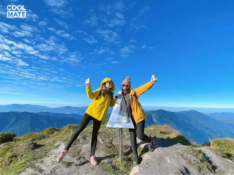 Áo khoác giữ nhiệt là trang phục quan trọng khi đi trekking