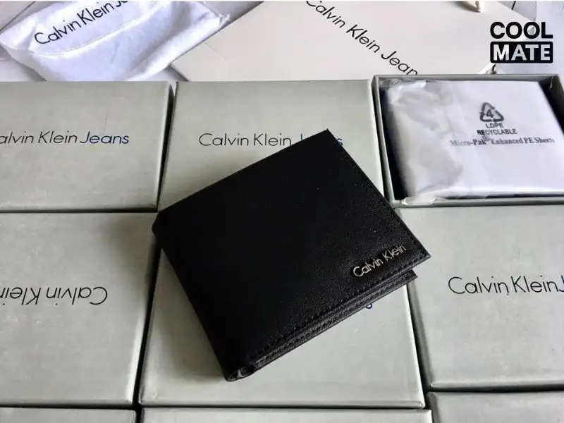 Ví da nam cao cấp của Calvin Klein cũng được ưa chuộng bởi thiết kế nam tính, lịch lãm