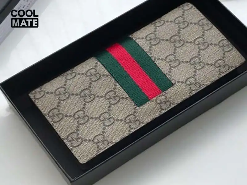 Ví nam nhà Gucci vẫn giữ trong mình sự giao hòa giữa truyền thống và hiện đại