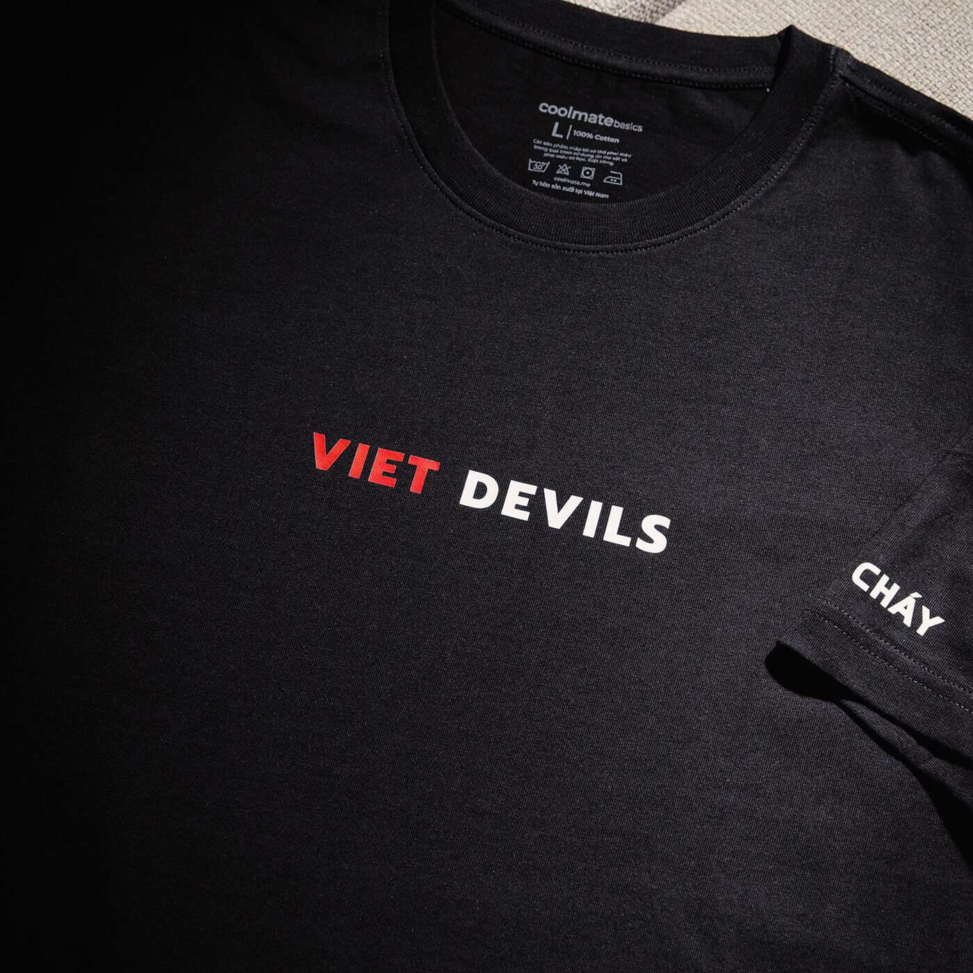 Cận cảnh Áo Thun Nam Viet Devils - Eternal Fire
