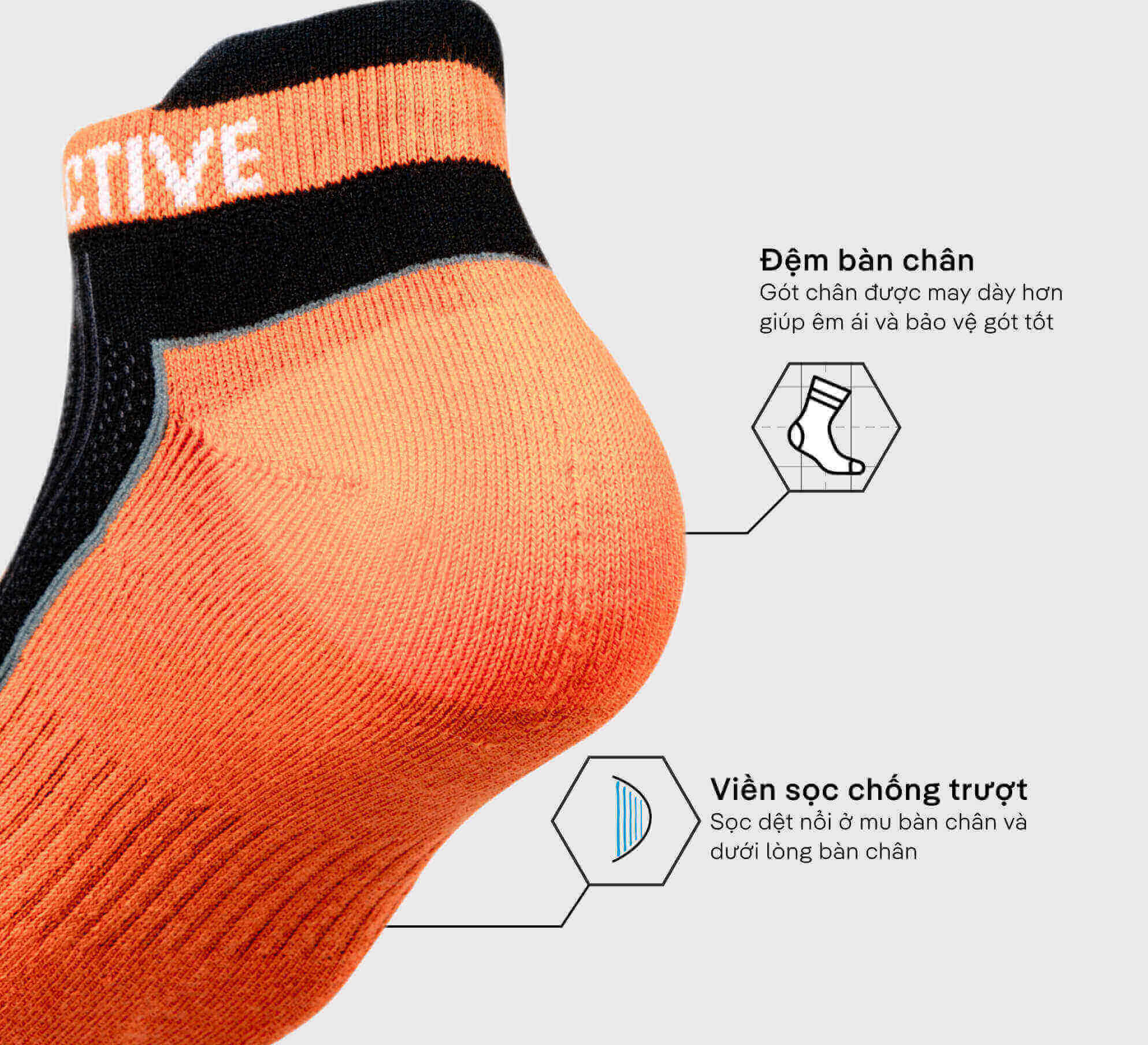 Phần đệm bàn chân dày dặn và viền sọc chống trượt dưới lòng bàn chân của tất thể thao