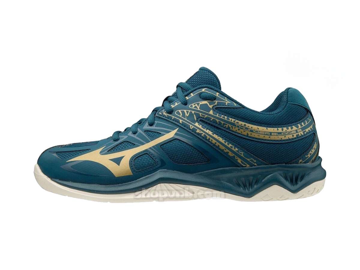 Giày Mizuno Thunder Blade với thiết kế năng động, trẻ trung