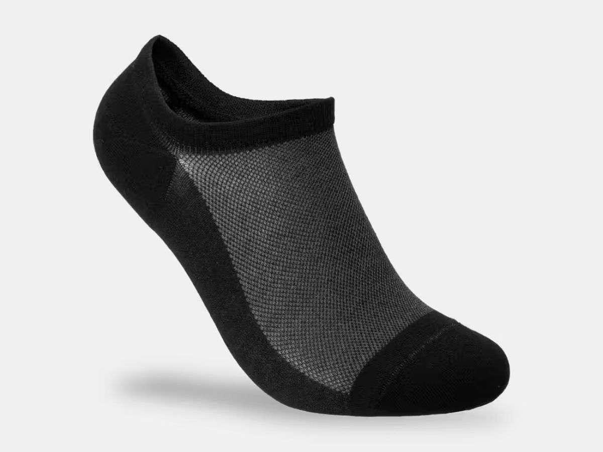 Bộ sưu tập tất nam cổ ngắn Coolmate với nhiều màu sắc và kiểu dáng khác nhau, chất liệu mềm mại, thoáng khí, phù hợp cho mọi hoạt động