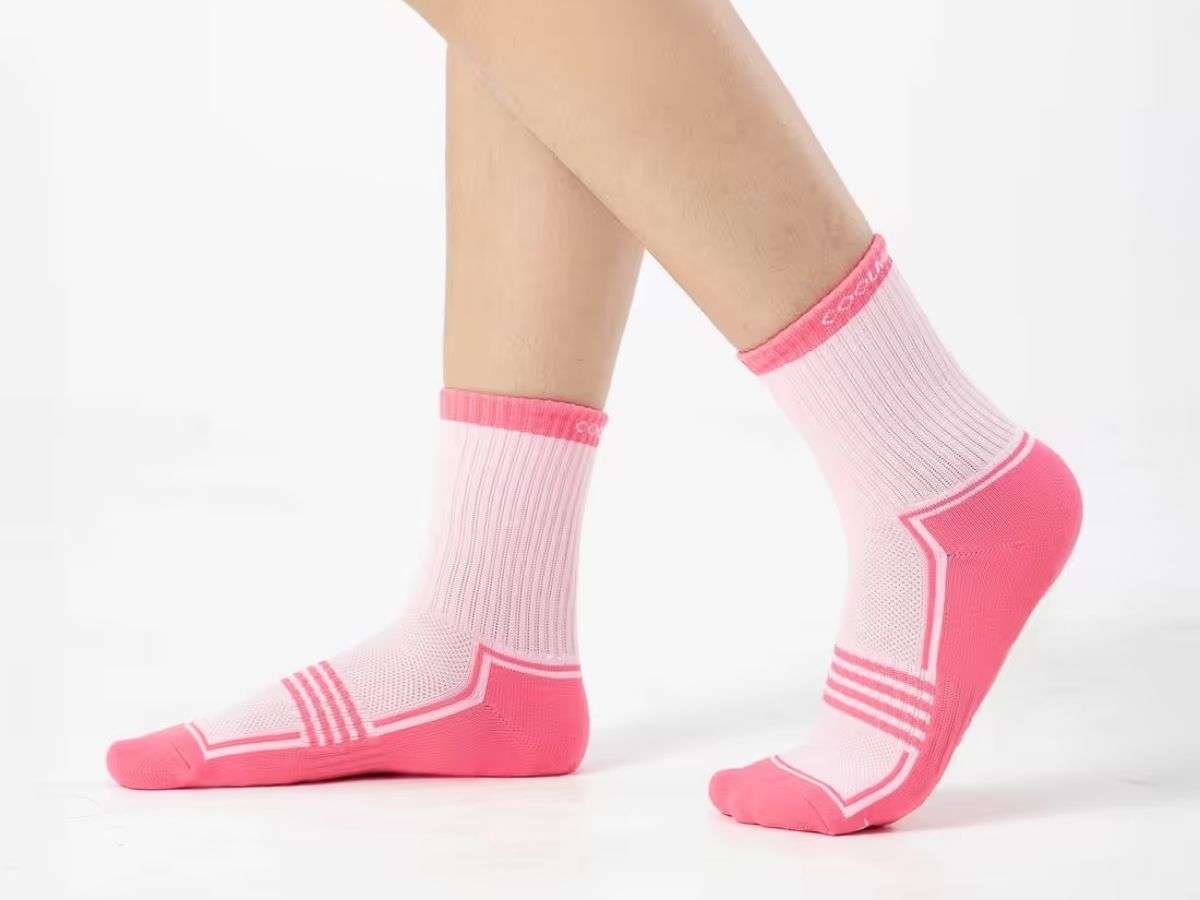 Tất nữ từ Coolmate đồng hành cùng phái đẹp trên mọi hành trình vận động