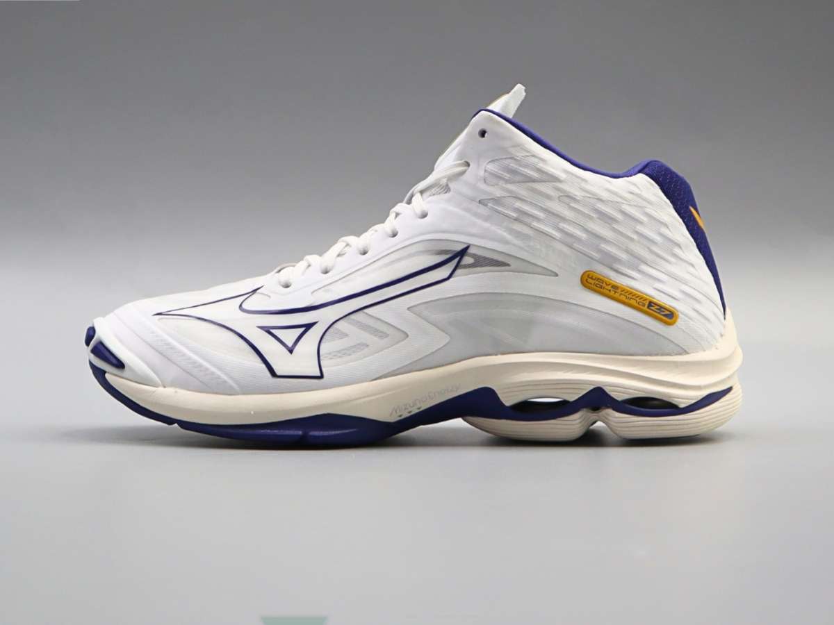 Giày Mizuno Wave Lightning Z7 màu trắng đỏ, cận cảnh đế giày