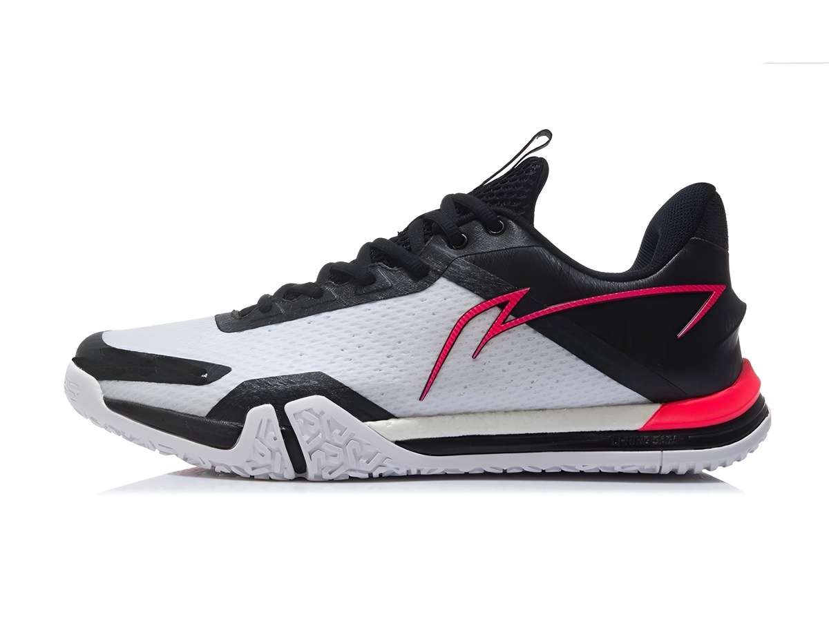 Li-Ning AYAR007-1 dành cho người có lối chơi tấn công mạnh mẽ
