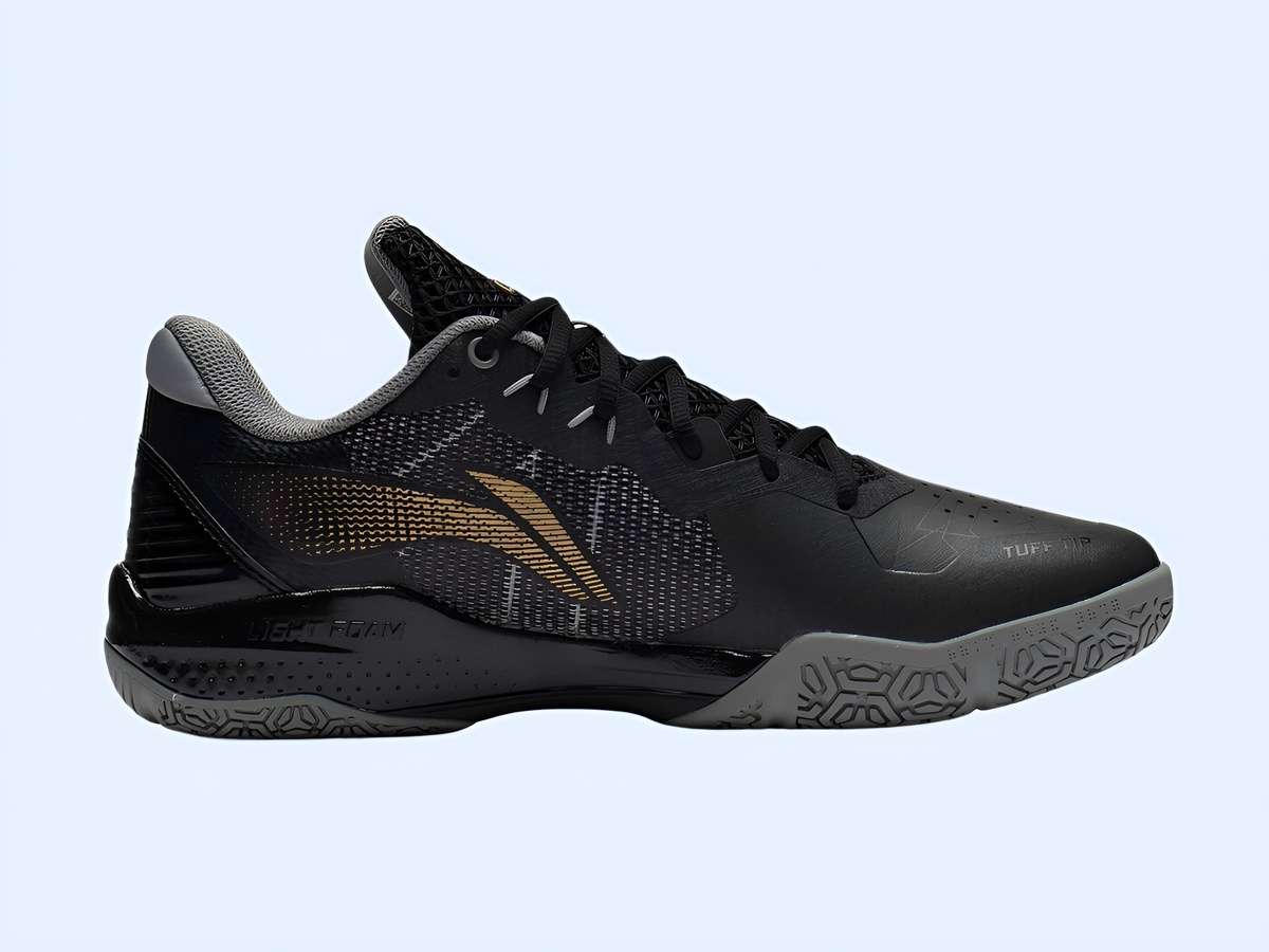 Nếu bạn muốn một đôi giày tất cả trong một, Li-Ning AYAS034-1 phiên bản Chen Long chính là lựa chọn lý tưởng