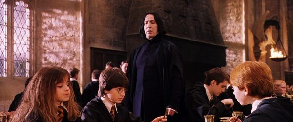 Severus Snape là người có tính cách điềm đạm, tự tin và khó tính 