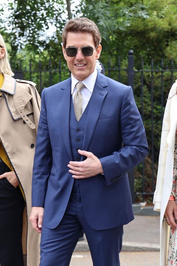 Diễn viên Tom Cruise có được một bộ suit ba mảnh vô cùng vừa vặn, ôm sát từng đường nét trên cơ thể