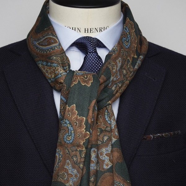 Khăn lụa tại Kenly Silk sẽ mang lại vẻ sang trọng, đẳng cấp cho người diện, đặc biệt lý tưởng khi phối cùng suit hay vest