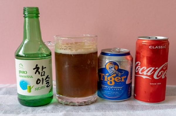 Cách pha rượu Soju với bia + coca cola để tăng vị ngon và kích thích vị giác
