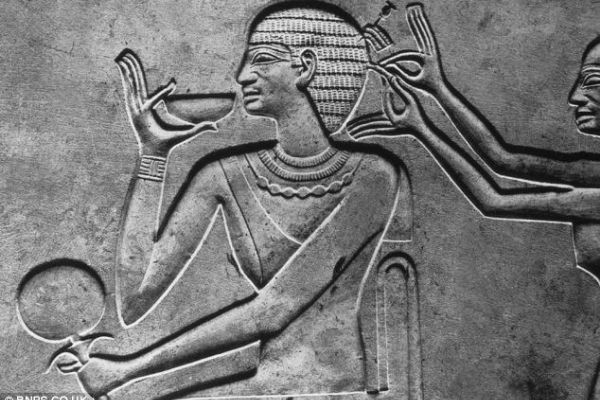Hình ảnh "người thợ cắt tóc được khắc họa thời Ai Cập