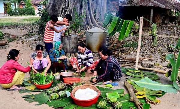 Phong tục truyền thống gói bánh chưng ngày tết