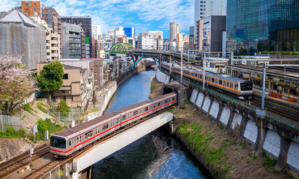 Người Nhật chủ yếu sử dụng tàu điện ngầm